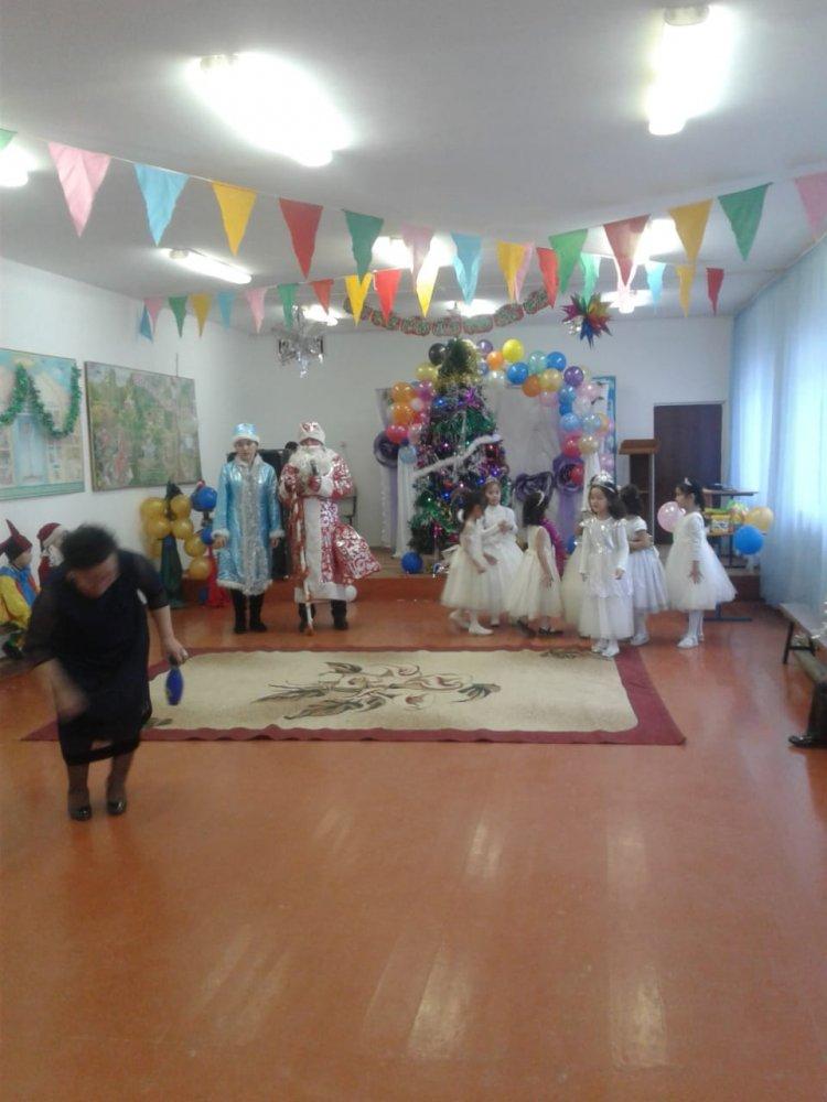 "Жаңа жылдық ертенгілік"